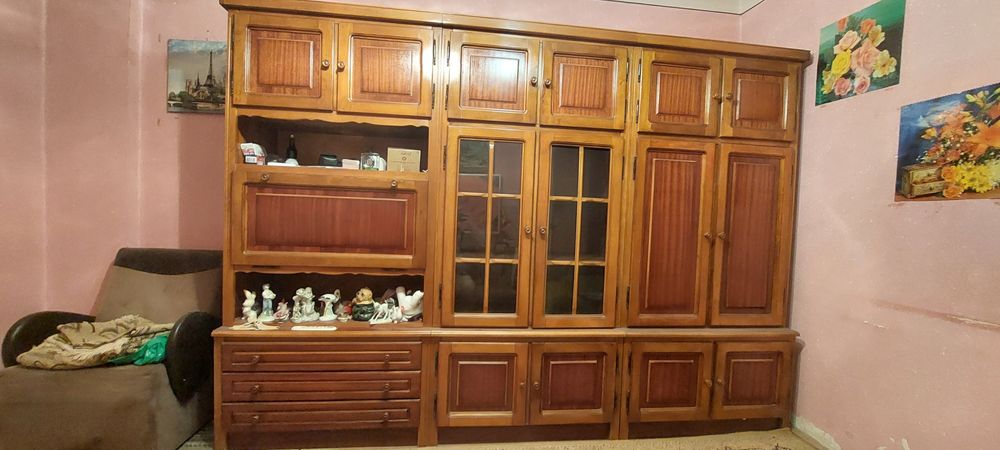 Vand mobila de lemn masiv