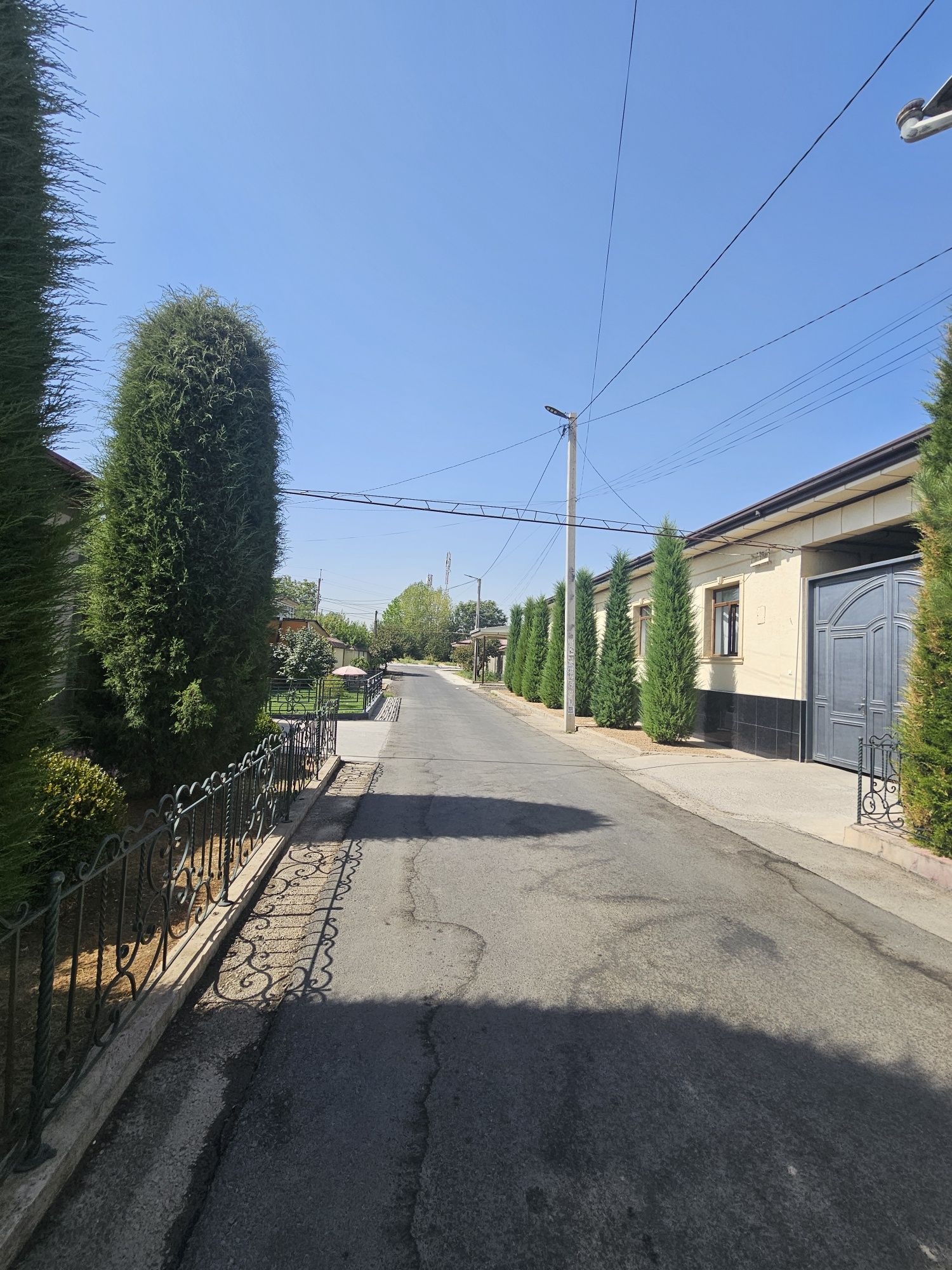 Uy. Hovli sotiladi
