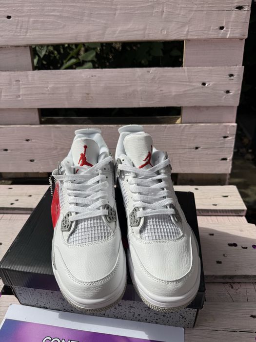 Jordan 4 White Oreo (Marimi: 42,45)