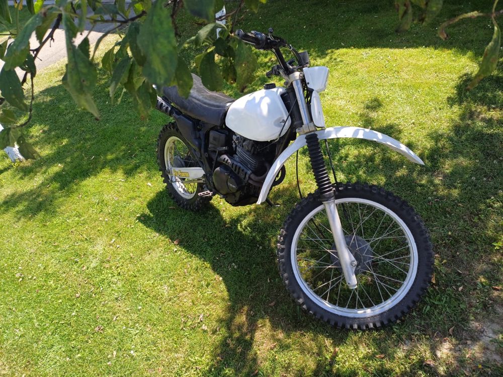 Vând Motocicleta de teren, marca Suzuki, de 250cc