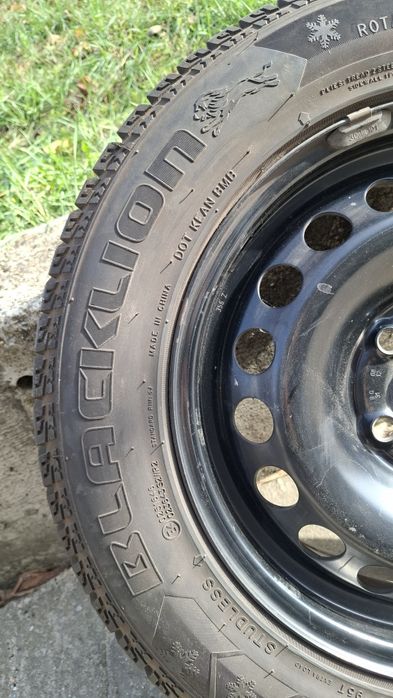 Продавам комплект зимни гуми 195/65/15 с джанти за фолцваген