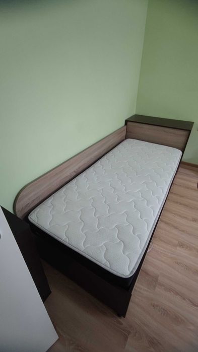 Единично легло с ракла