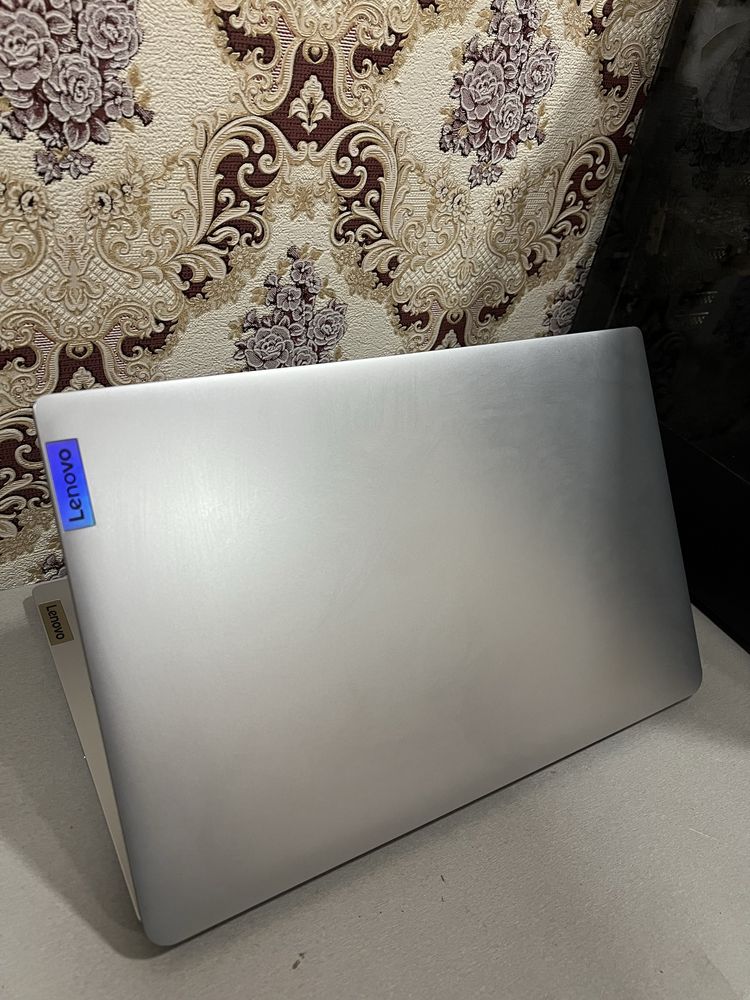 Lenevo ideapad 1i
