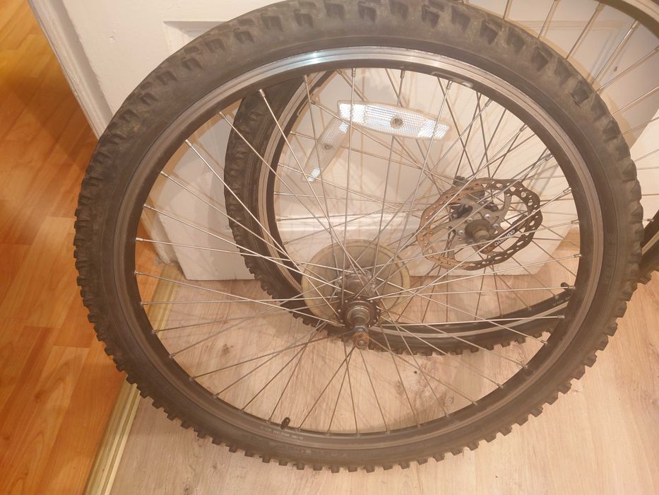 Roti bicicleta 26*1.95 cu disc de frana si pinioane