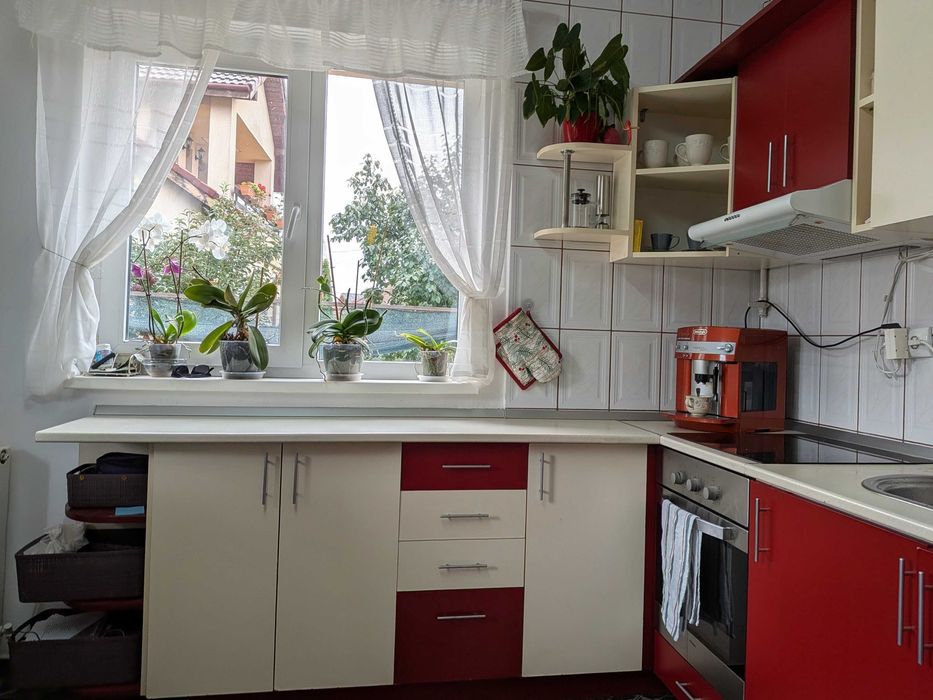 Mobila de bucatarie din pal, 328 cm x 180 cm