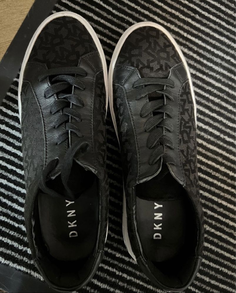 Adidasi dama sport Dkny in stare foarte buna originali