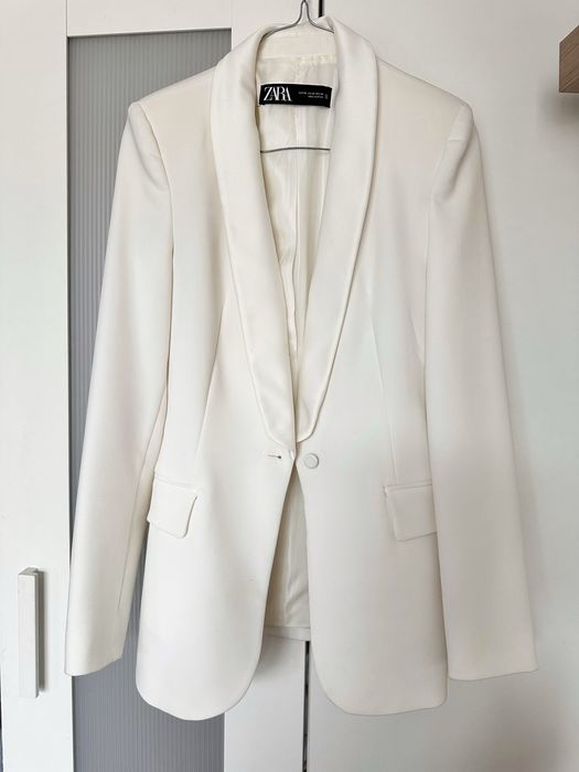 Бяло, вталено сако Zara
