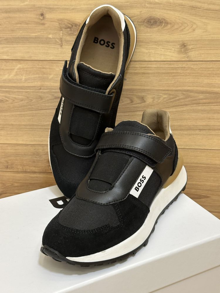 Сникърси BOSS