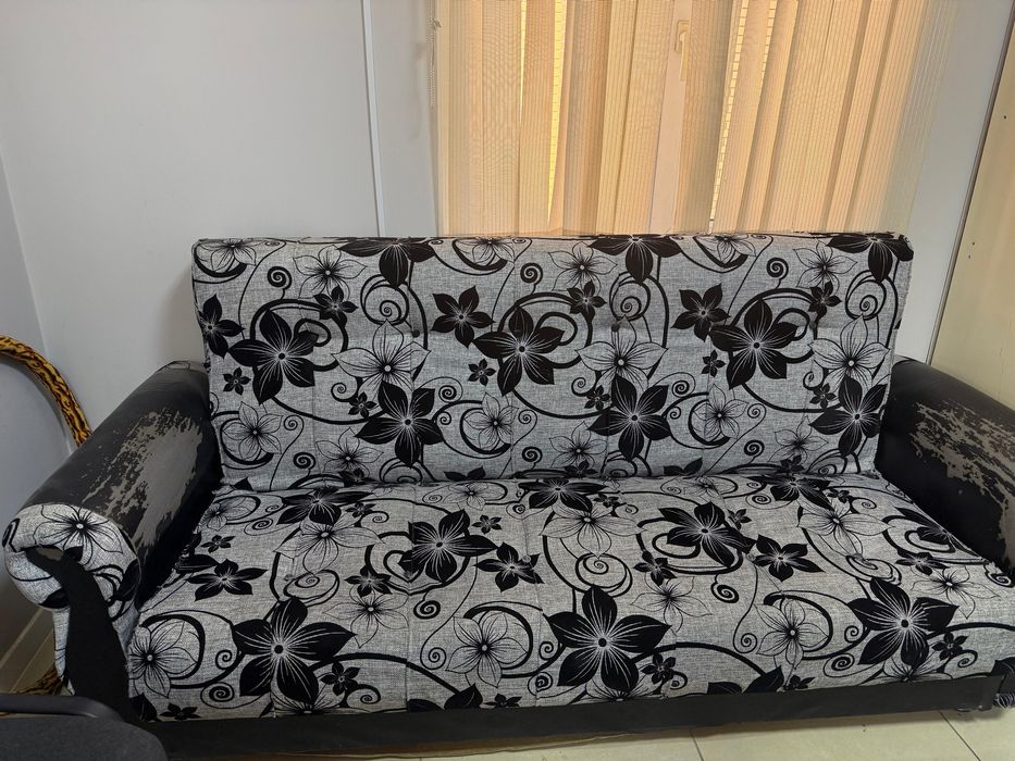 Диван раскладной в хорошем состоянии