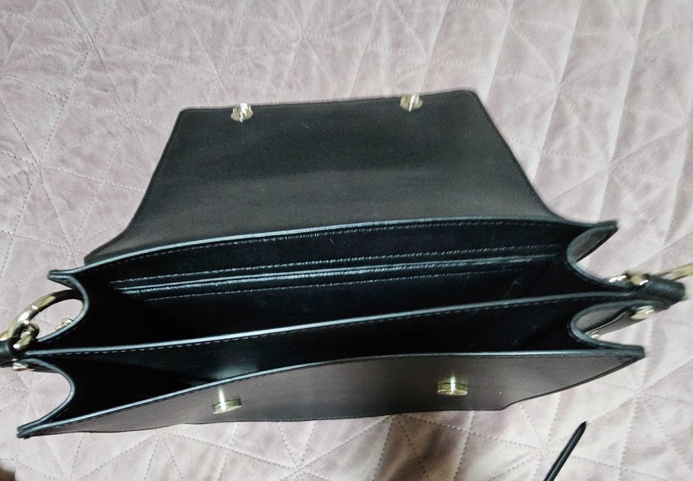 Дамска чанта Guess