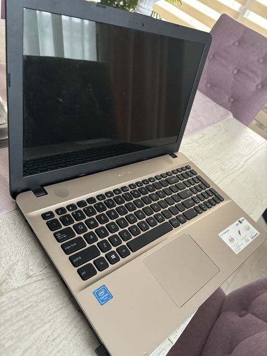 Laptop asus A551N