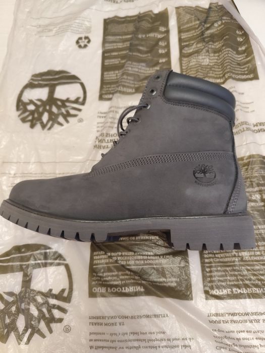 Продам демисезонные ботинки тимберленд.