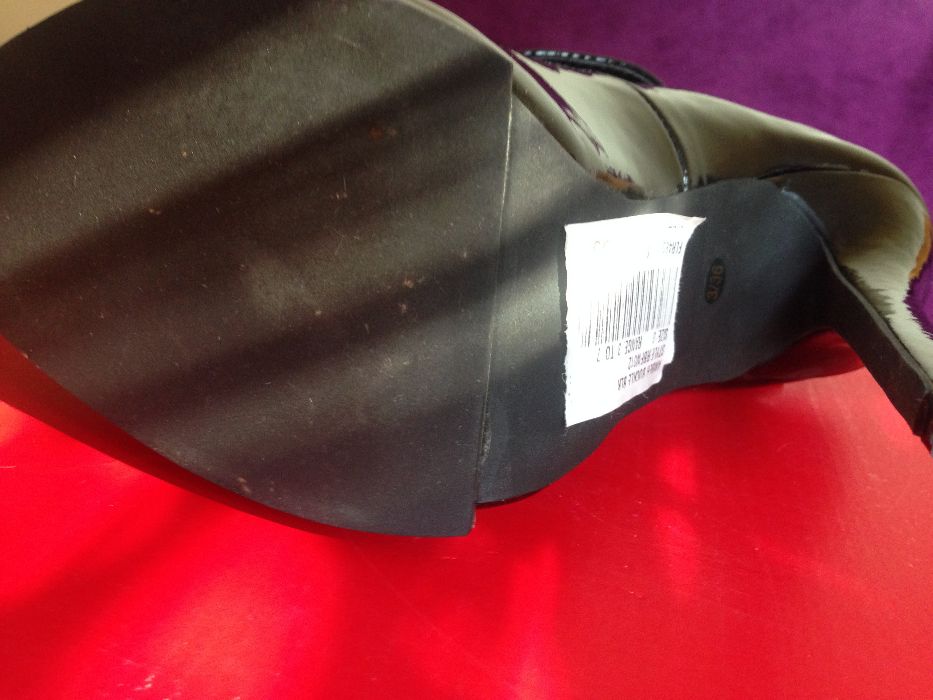 нови лачени обувки