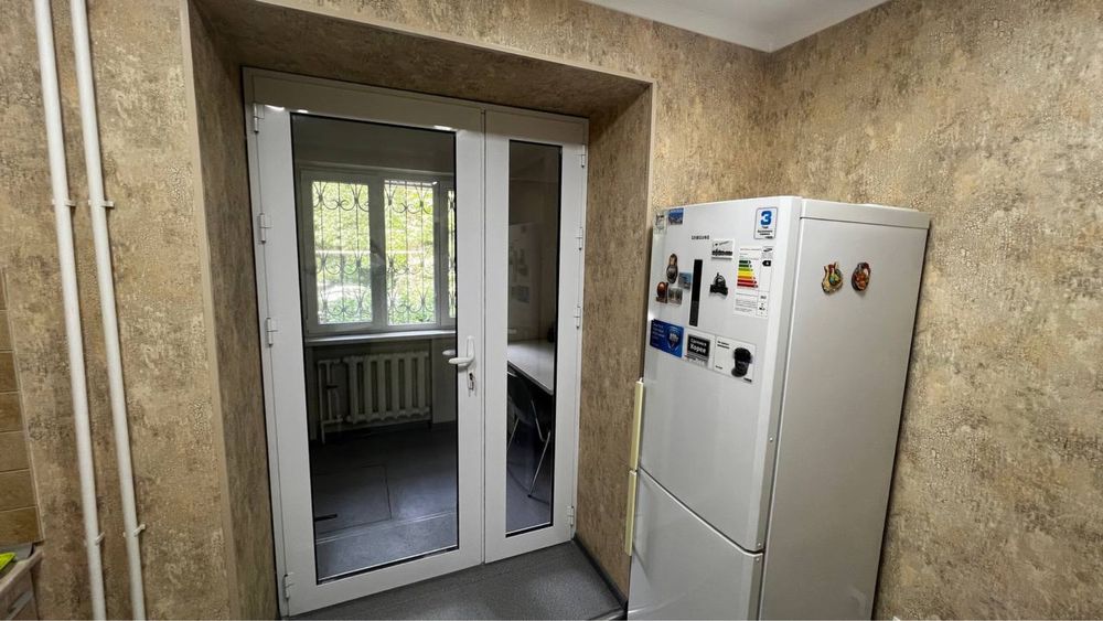 Офис , ЦУМ , школа 110 ( вдоль дороги)