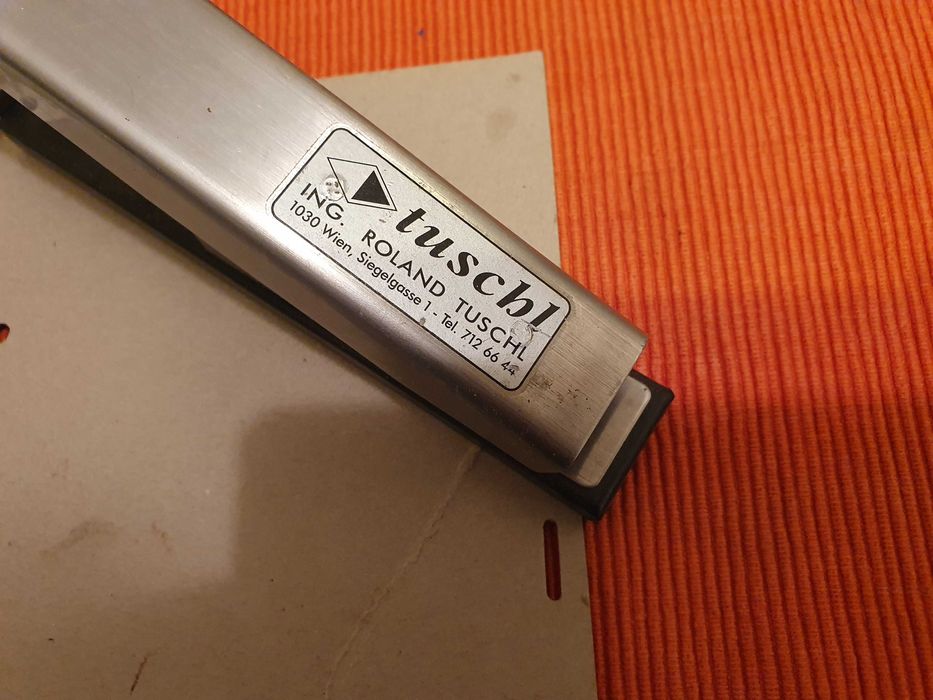 перфоратор за баджове  Tuschl Austriа