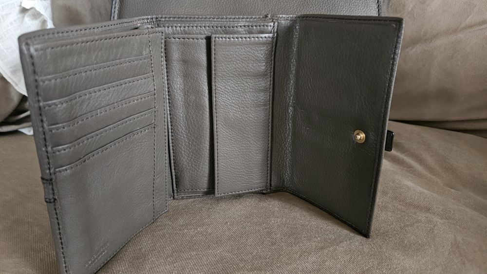 COCCINELLE естествена кожа