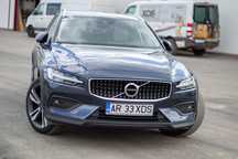 Volvo V60 Preț 31.900 EUR - Net Cross Country