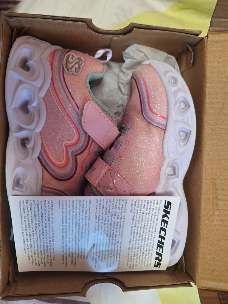 Обувки Skechers светещи номер 25
