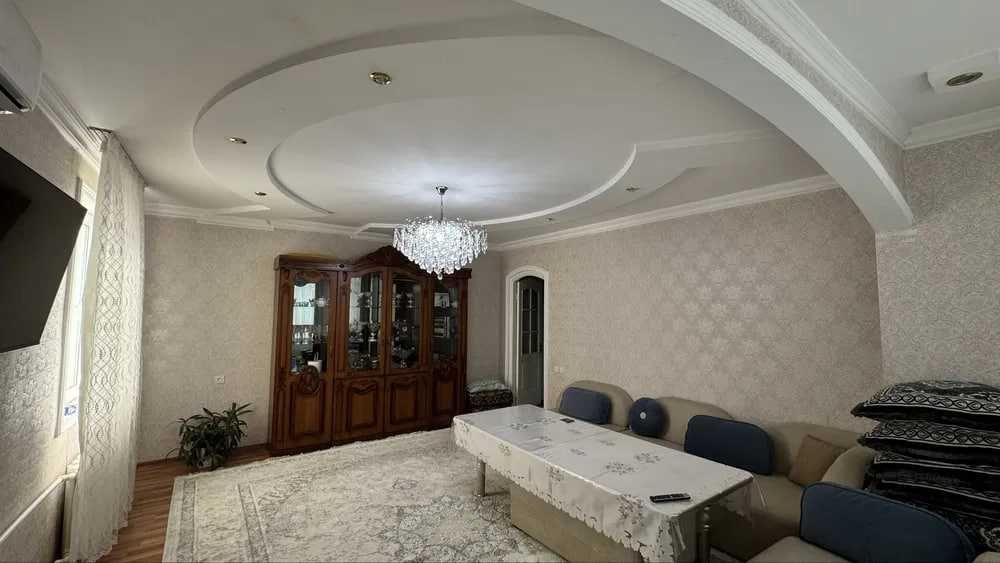 ПРОДАЕТСЯ 2/4/4
Вторичка.  6-квартал  гостиница Хузур.  Юнусабад