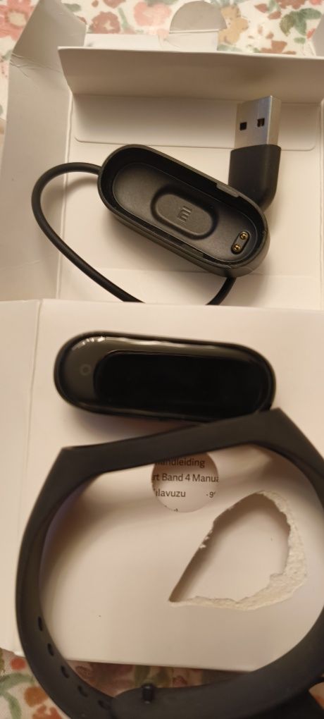 Смарт часовник/гривна Mi Smart Band 4
