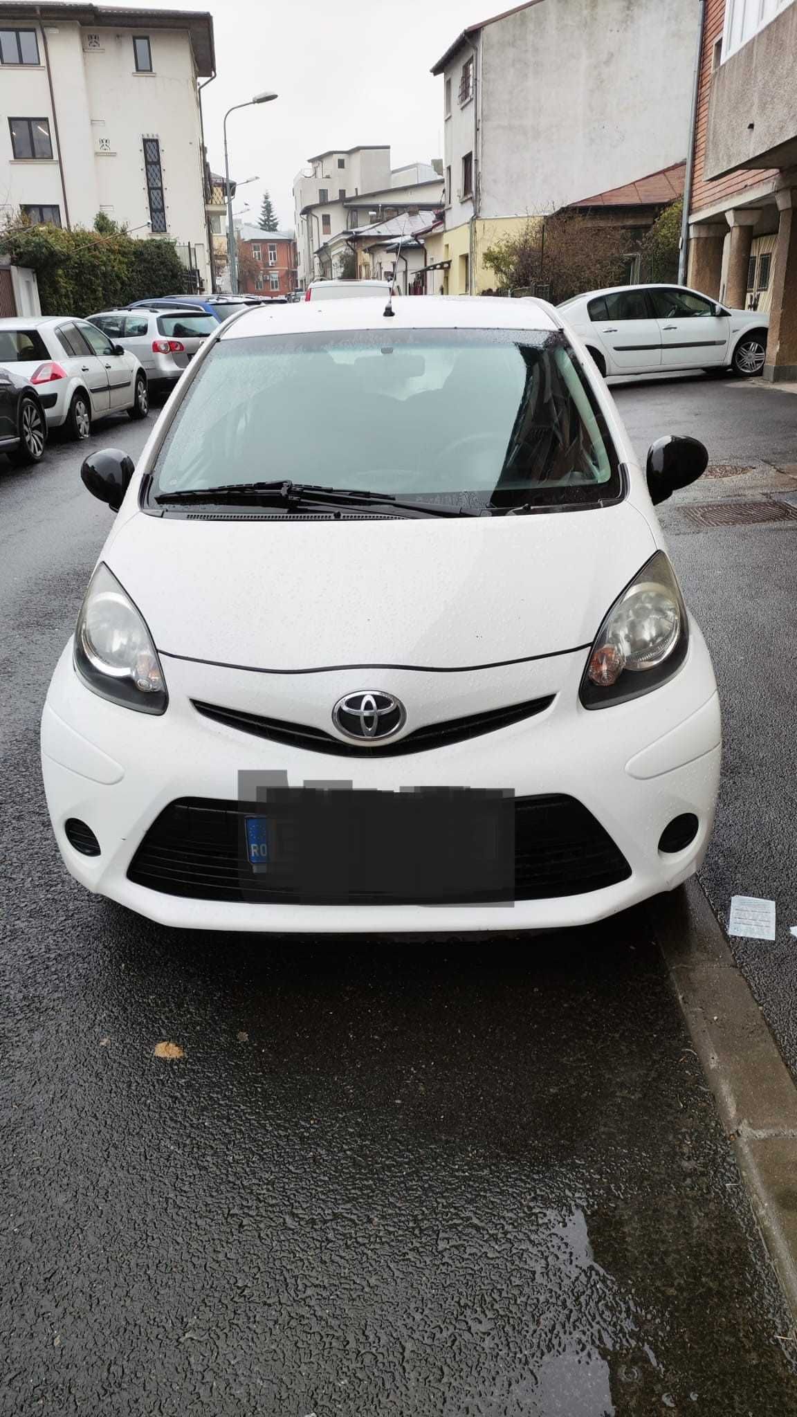 Toyota Aygo cu anvelope de vara si de iarna