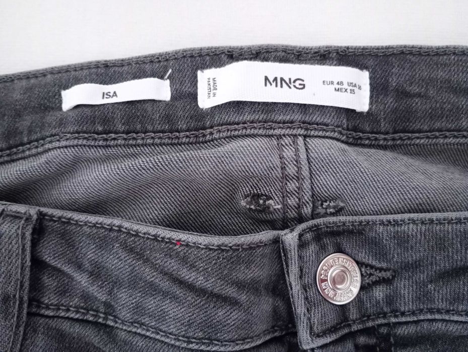 Нови дамски дънки MANGO, размер 48