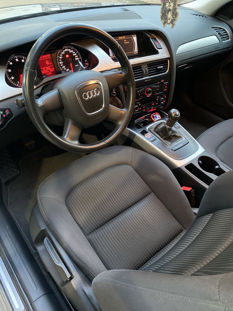 Audi a4 2.0 tfsi 2011 г.