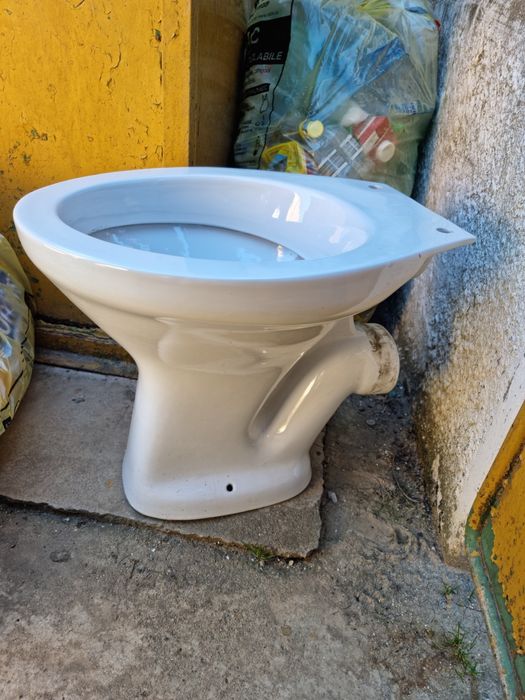 Vand vas de toaleta