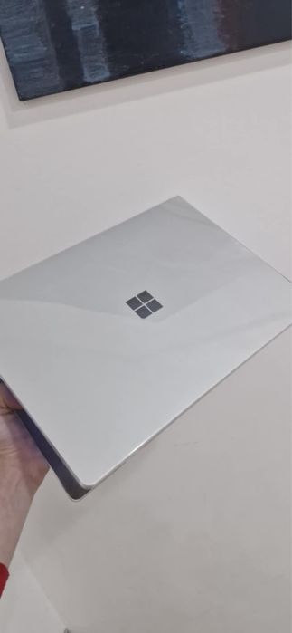 Laptop microsoft surface touchscreen