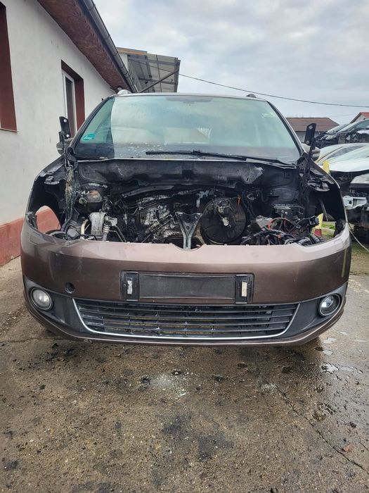 Dezmembram Volkswagen Touran 2012 Haion /Bara spate/ Stopuri