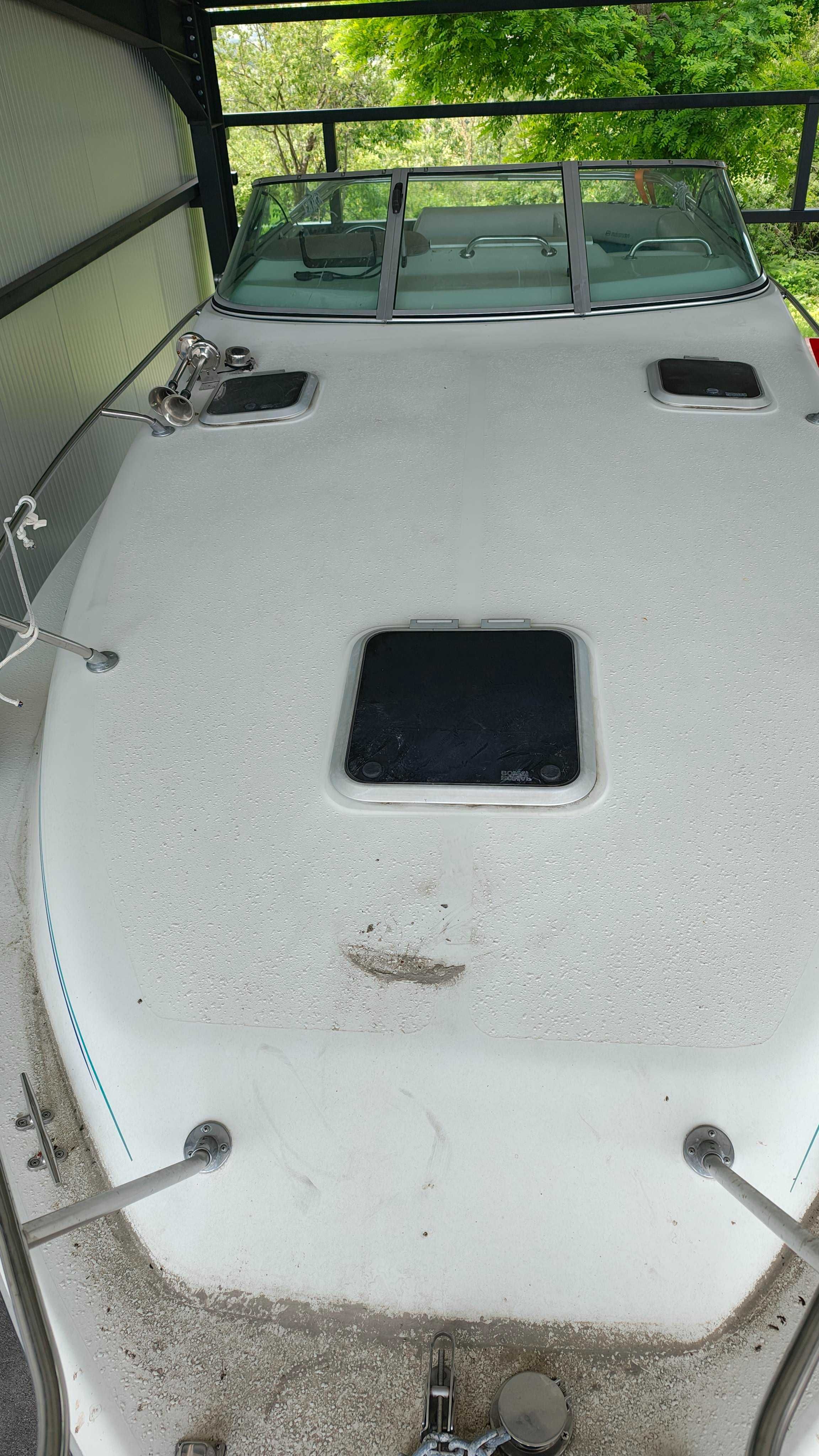 Продавам моторна яхта Rinker Cabin