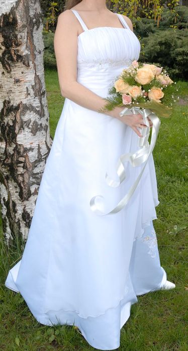 Булчинска рокля с бродерия