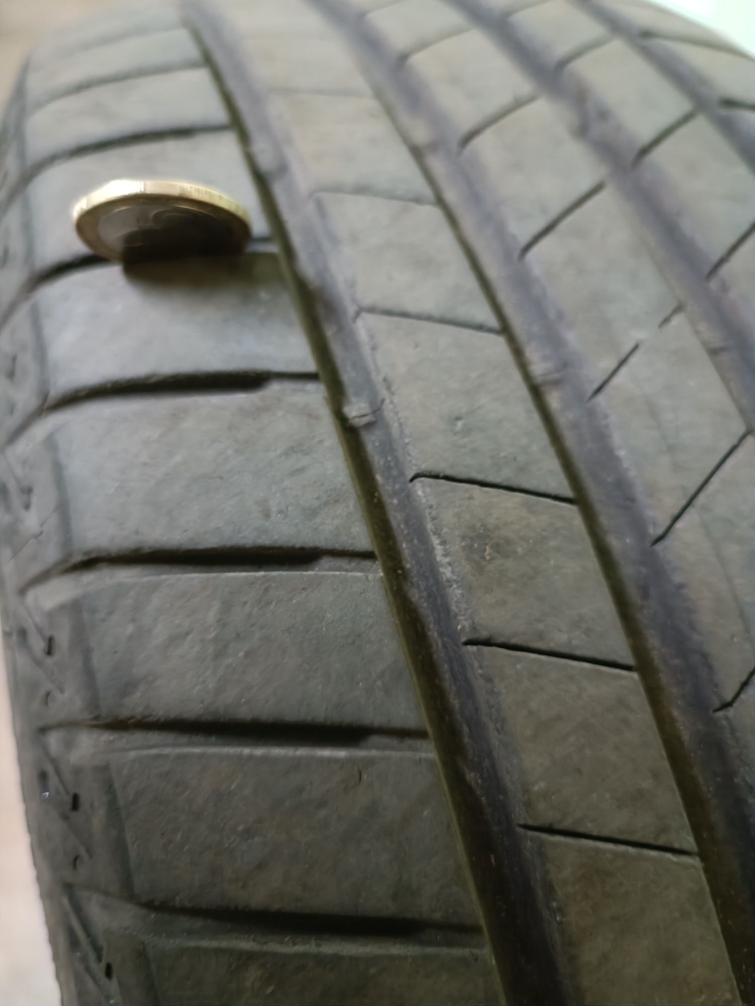 Гуми 195/65/15 2 бр. Bridgestone+ 2 бр. PASSIO, дот 2019