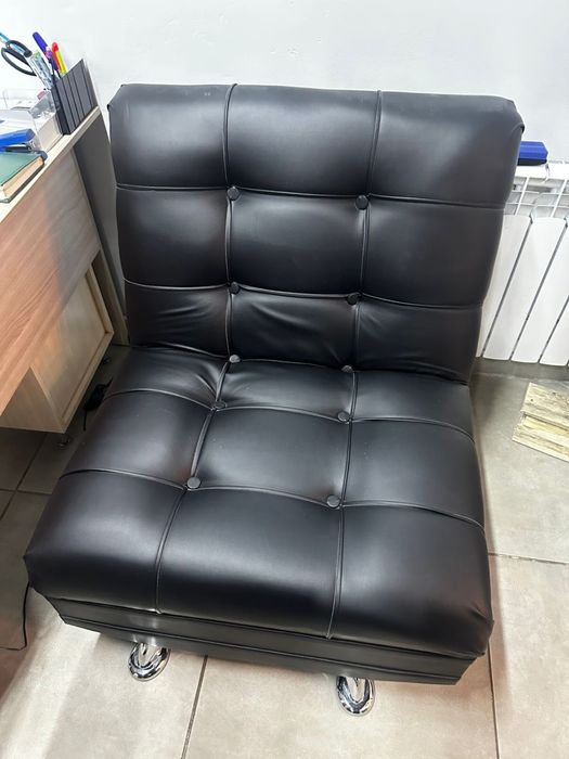 Кресла офисные. Раскладные. Экокожа