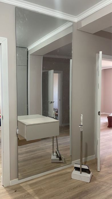 Үлкен айна сатылады. Салонға, үйге әдемі