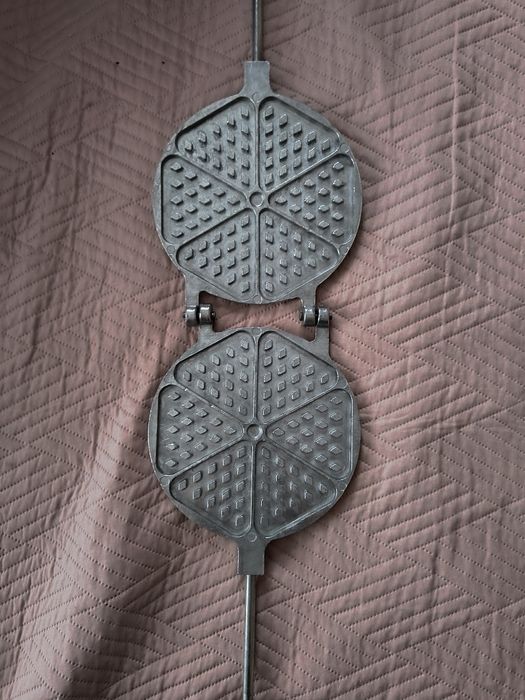 Forma din aluminiu  pentru nuci, faguri, cosulete, ciupercute, gofre