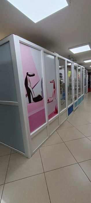 Продается П- образная пластиковая рама с дверью