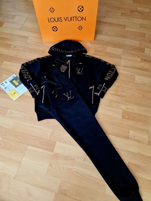 Treninguri bumbac, accesorii metalice aurii, saculet, etichetă