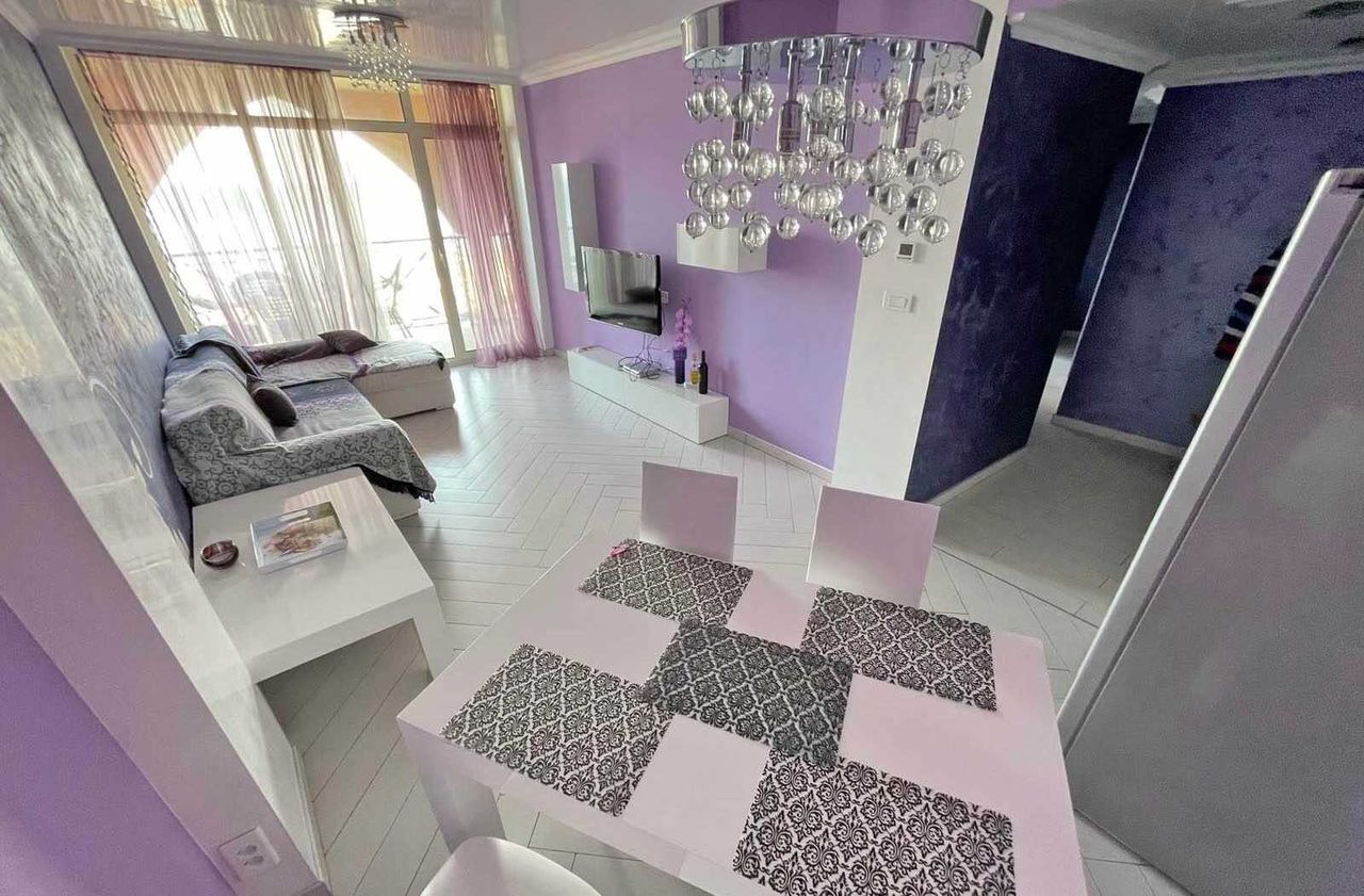 Продава се Тристаен апартамент в к.к. Елените - 100 кв.м за 1200 €/кв.м - Снимка #1