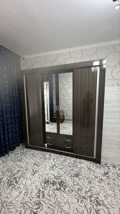 Yaxshi xolatdagi shkaf yaxshi taxtadan yasalgan