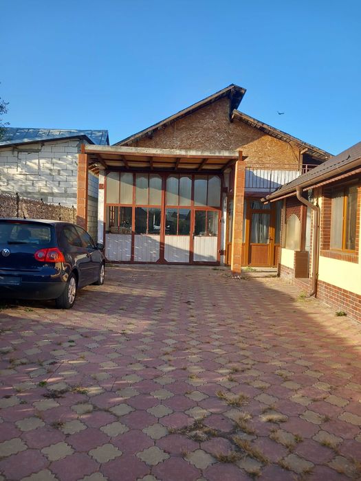 Casa la curte Vacaresti Dambovita