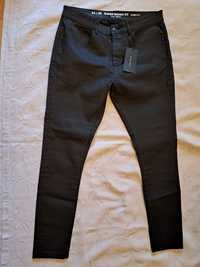 Pantaloni Zara Prenuum  denim ceruit,,efect piele42 si 44,model Balman