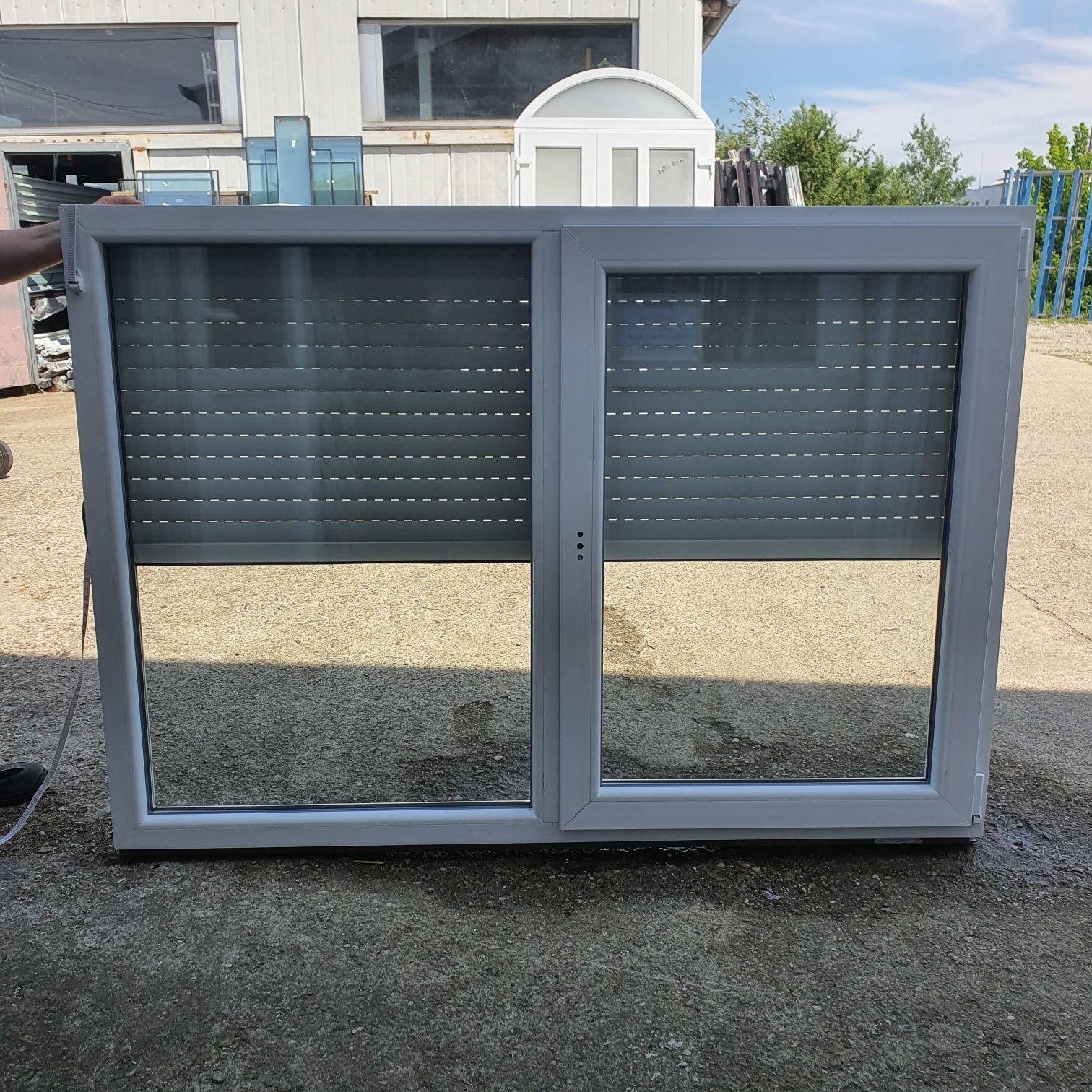 Ferestre noi termopan Pvc cu roleta disponibil stoc 
- alb cu 6 camere