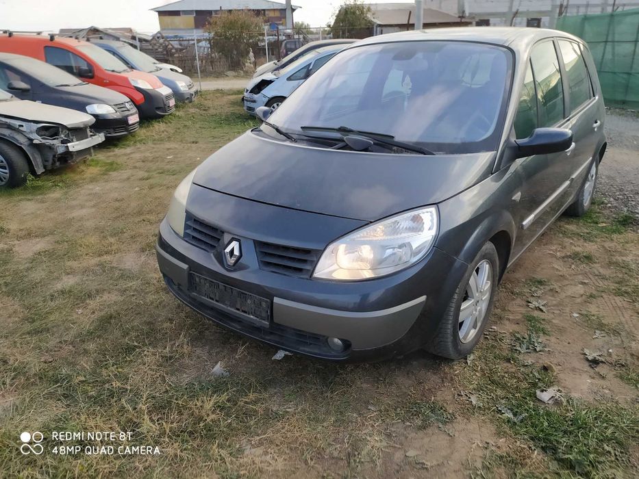 Dezmembrez Renault Trafic 8+1 . 19D