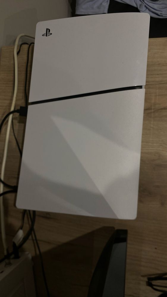 Playstation 5 Slim 1ТБ с 1 джойстик + 6 игри