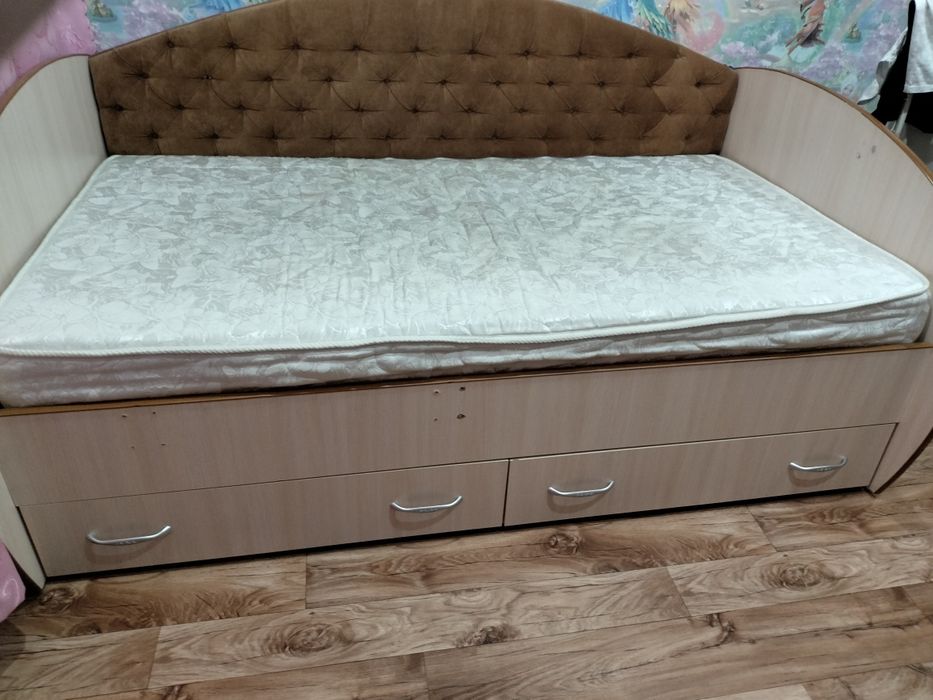 Продам кровать с матрацом в хорошем состоянии