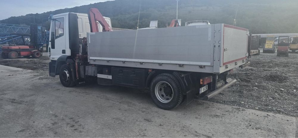 Vand sau schimb cu utilaje iveco de 12 t cu macara an 2007