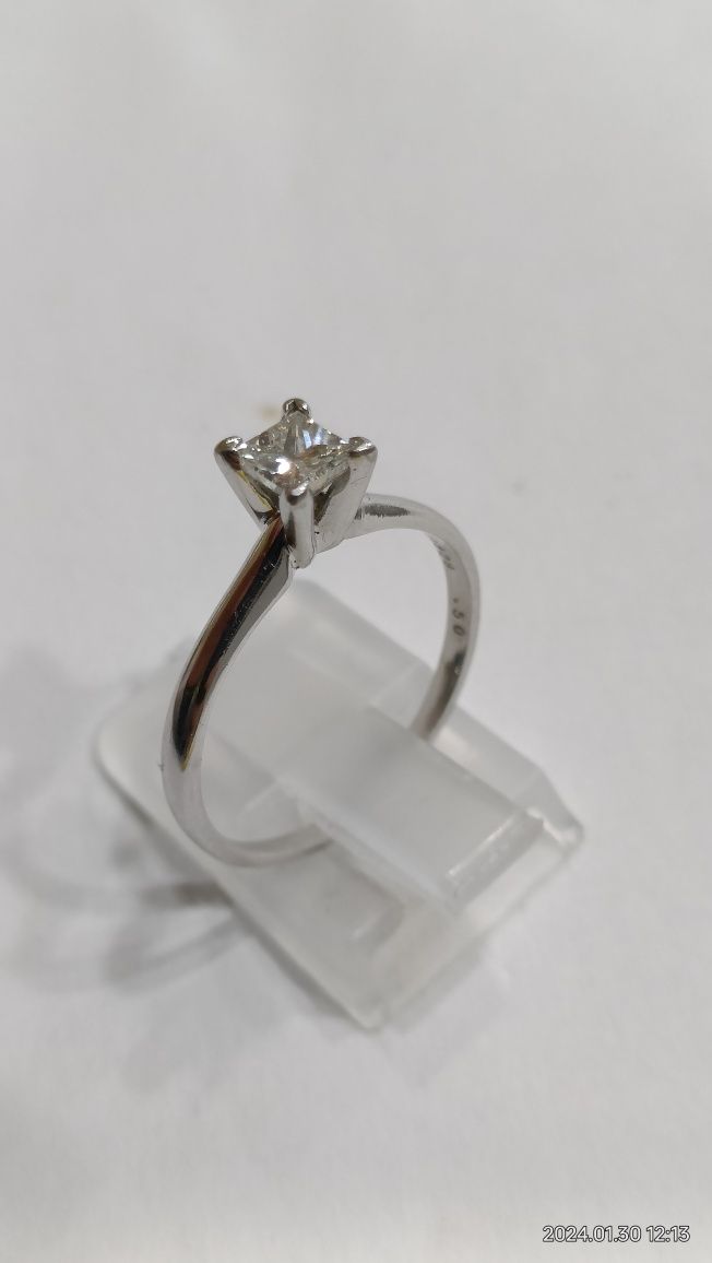 Vind inel deosebit din platină cu diamant 0,50ct