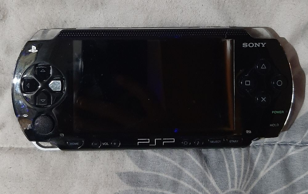 Vând psp în stare bună 1004