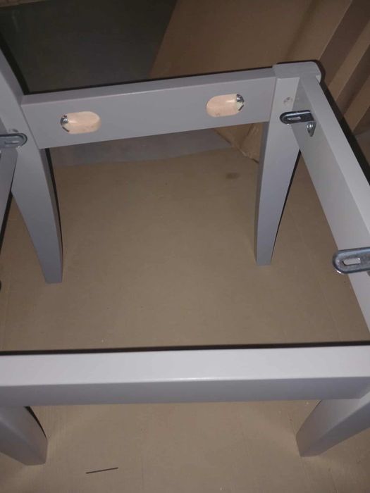 Scaune de bucătărie noi inpachetate in cutie ,albe ,gri,negre,de lemn